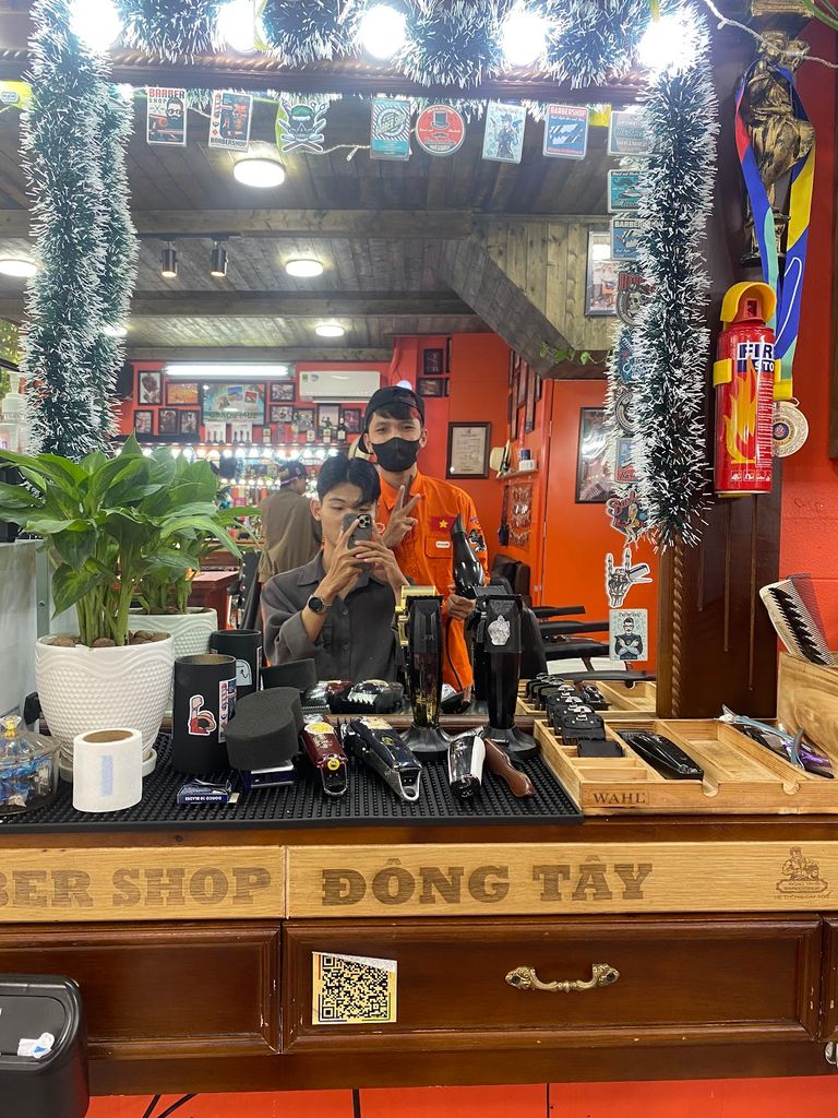 Đông Tây Barbershop